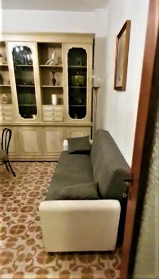 Rapallo trilocale con posto auto privato a 5 minuti a piedi dal mare Esterno foto